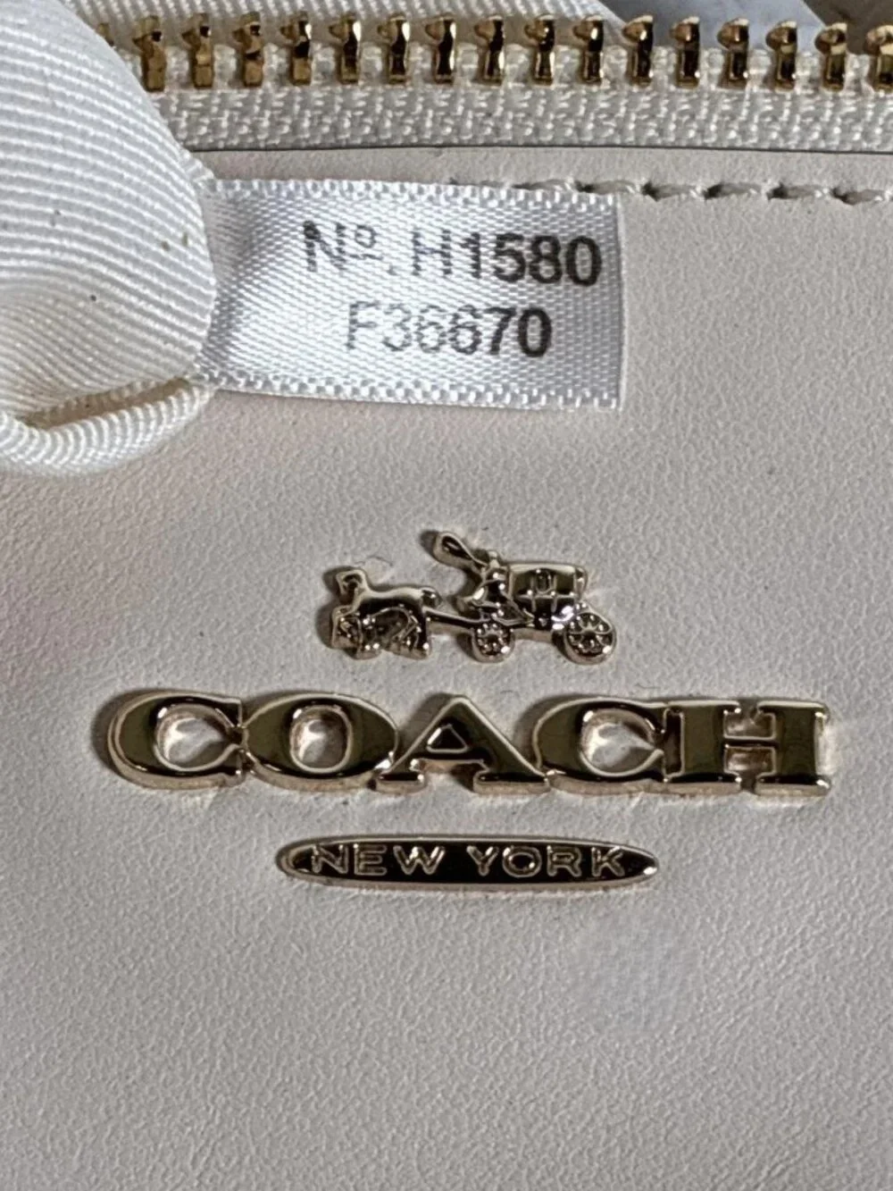 COACH: All over stud small Kelsey Sathel in Calf Leather Ivory with Gold Tone